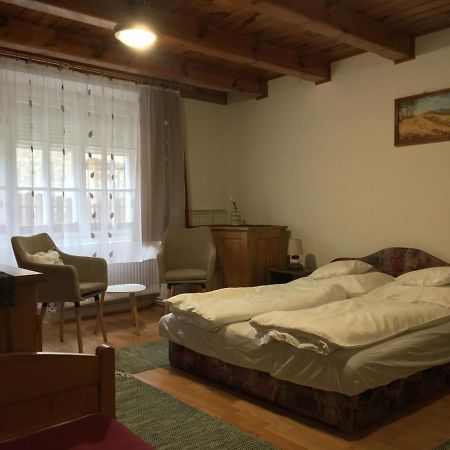 Dévényi Vendégház Csesznek Exterior foto